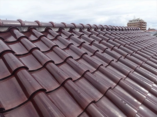 各務原市で洋瓦の屋根を点検、瓦の劣化、棟や漆喰、端部の固定などを確認